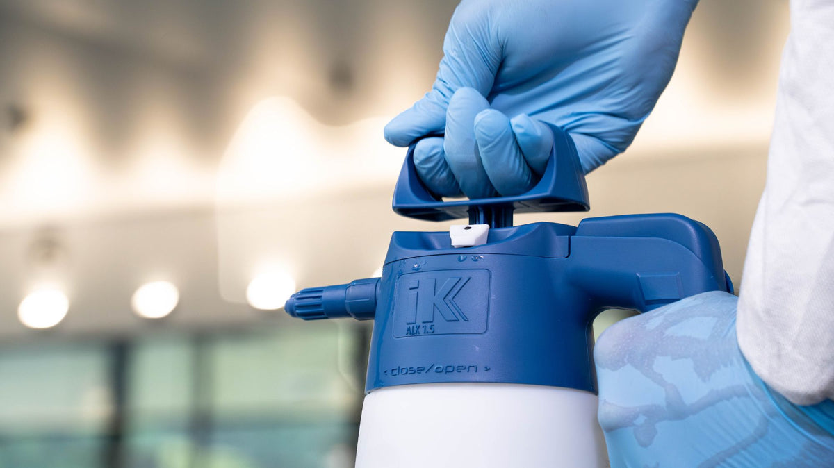 Pulvérisateur voiture alcalin 1,5L IK - Resistant produits - Bubble Auto